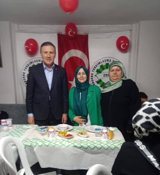 Zeytinburnu Belediye Başkan Yardımcısı Hurşit Bekaroğlu ile İftar ve Dayanışma Etkinliği