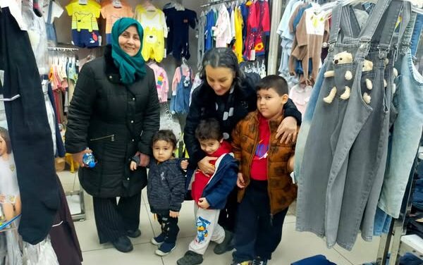 Zeytinburnu Yardımlaşma ve Dayanışma Derneği: Başkanımız Nadiye Polat’ın Öncülüğünde Bayramda Çocuklara Neşe Katıldı