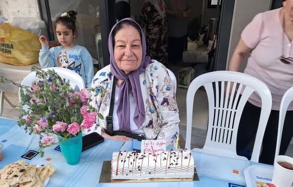 Derneğimizin Kurucularından ve Yönetim Kurulu üyesi Aliye Öztürk Hanımefendiye sürpriz Bir doğum günü kutlaması
