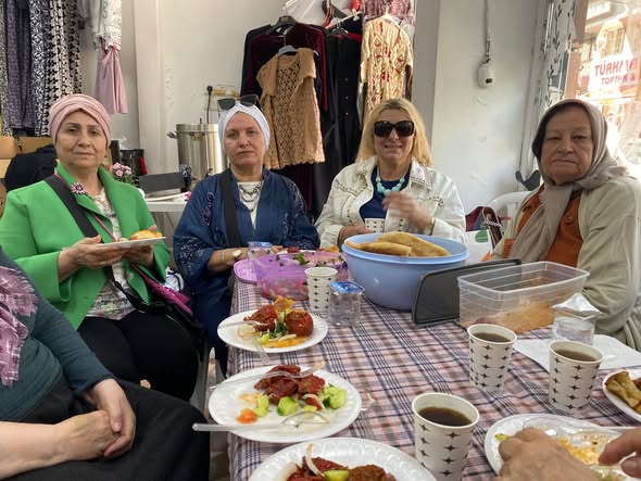 Kermes`te Öğle Yemeği