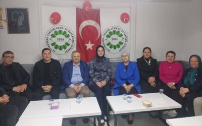 Zeytinburnu AK Parti İlçe Başkanı Sayın Mustafa Yalçınkaya, Kadın Kolları Başkanı Sayın Hatice Taş ve Gençlik Kolları Başkanı Sayın Yusuf Şahin, Başkan Yardımcıları Sayın Fedai Özel (STK ve Halkla İlişkiler Birim Başkanı) ile Sayın Bülent Küçükusta (Mali ve İdari İşler Birim Başkanı), ayrıca Sekreterya Başkan Yardımcısı Sayın Nazlı Erkılıç İleri ve Yönetim Kurulu Üyeleri Sayın Melek Atabay ve Sayın Emriye Tekin ile birlikte, Zeytinburnu Yardımlaşma Dayanışma Derneğimizi ziyaret ettiler.