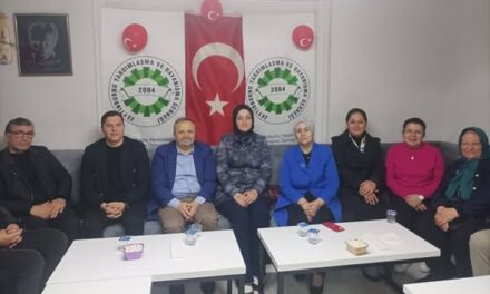 Zeytinburnu AK Parti İlçe Başkanı Sayın Mustafa Yalçınkaya, Kadın Kolları Başkanı Sayın Hatice Taş ve Gençlik Kolları Başkanı Sayın Yusuf Şahin, Başkan Yardımcıları Sayın Fedai Özel (STK ve Halkla İlişkiler Birim Başkanı) ile Sayın Bülent Küçükusta (Mali ve İdari İşler Birim Başkanı), ayrıca Sekreterya Başkan Yardımcısı Sayın Nazlı Erkılıç İleri ve Yönetim Kurulu Üyeleri Sayın Melek Atabay ve Sayın Emriye Tekin ile birlikte, Zeytinburnu Yardımlaşma Dayanışma Derneğimizi ziyaret ettiler.