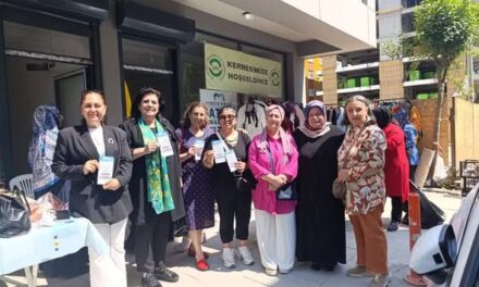 Doğu ve Güneydoğu Kültür Sanat Derneği Halkla İlişkiler Komisyonu Başkanı Nazlı Erkılıç, Hizmet-İş Sendikası İstanbul Ev İşçileri Koordinatörü Gülseren Bozkurt ve geçmiş dönem AK Parti Zeytinburnu Kadın Kolları Başkan Yardımcısı Sevgi Arcan`a Teşekkürler